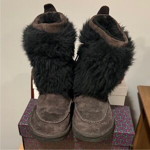 UGG Brown Boots w Black Fur